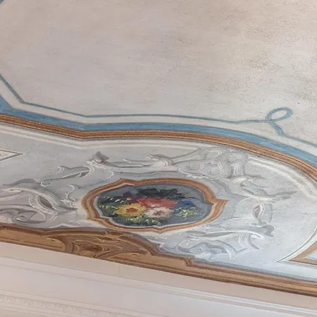 Philibert - Traditional With Historical Fresco * ניס