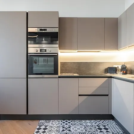 דירה Philibert - Traditional With Historical Fresco *