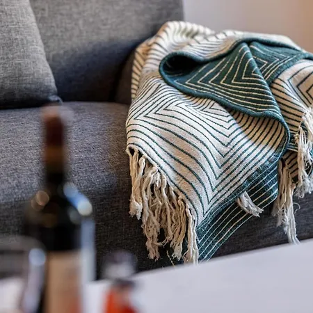 Philibert - Traditional With Historical Fresco ניס