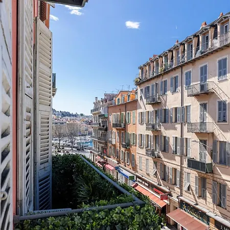 Philibert - Traditional With Historical Fresco Lejlighed