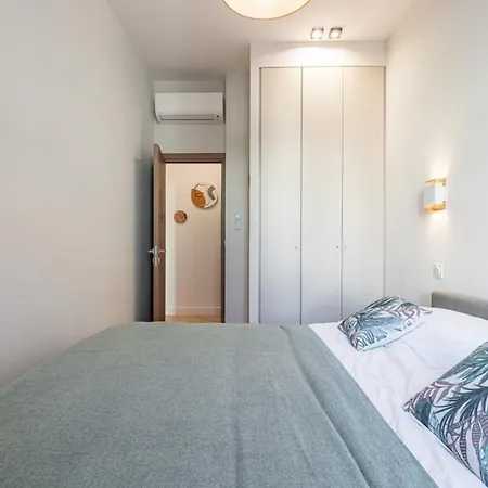 Philibert - Traditional With Historical Fresco Lejlighed Nice