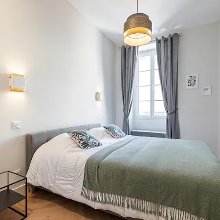 Philibert - Traditional With Historical Fresco Nice